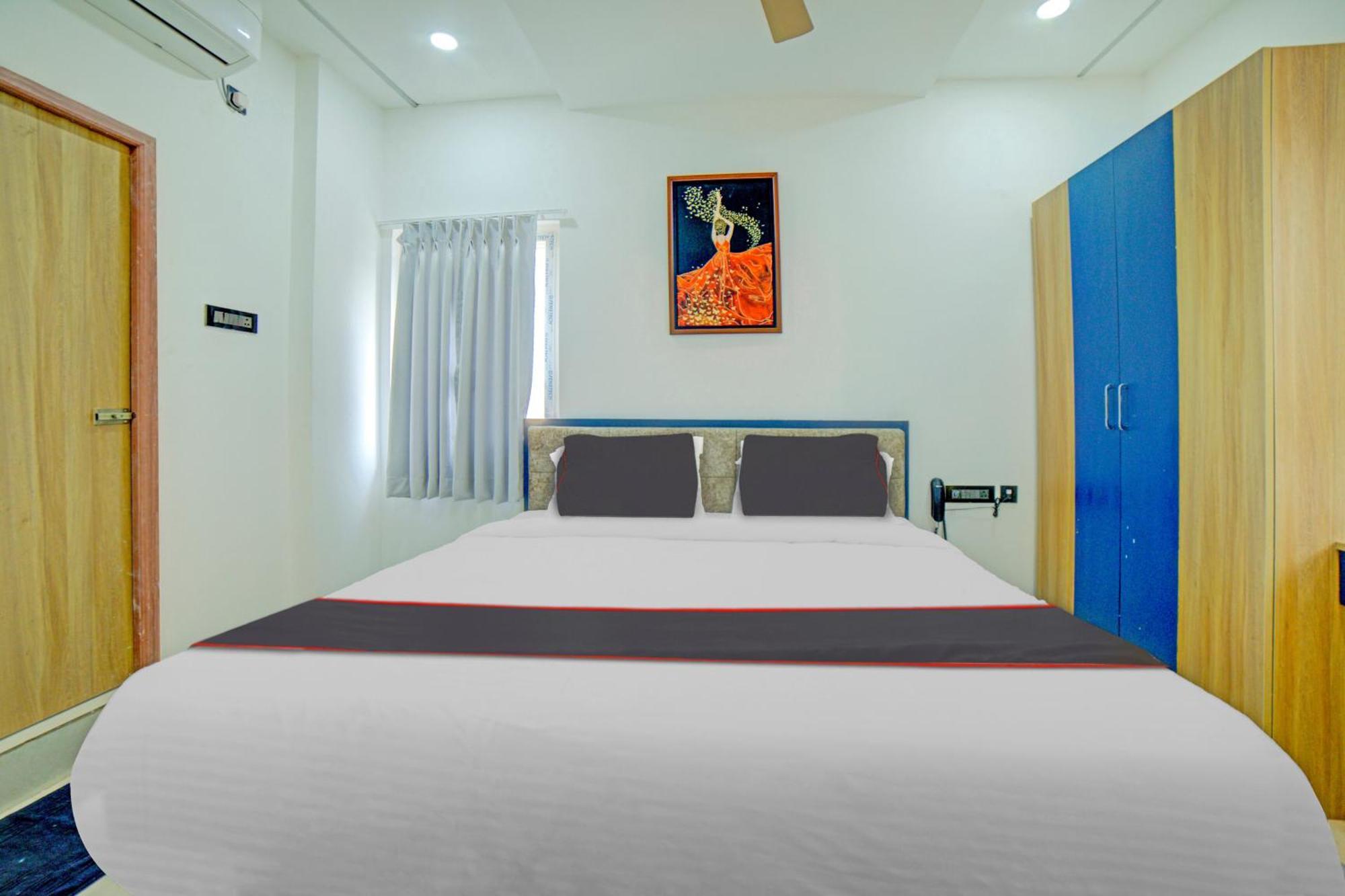 Hotel Collection O Lakeview Castle à Warangal Extérieur photo