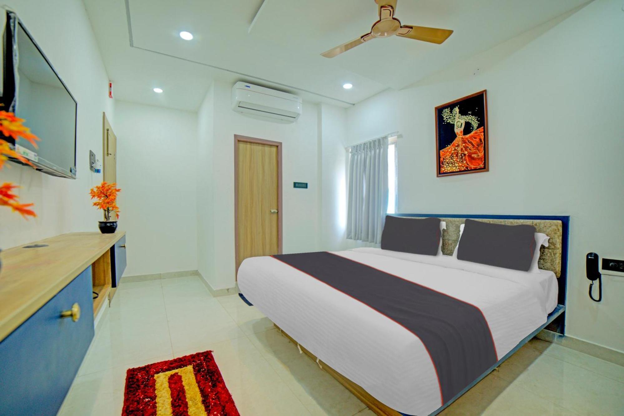 Hotel Collection O Lakeview Castle à Warangal Extérieur photo